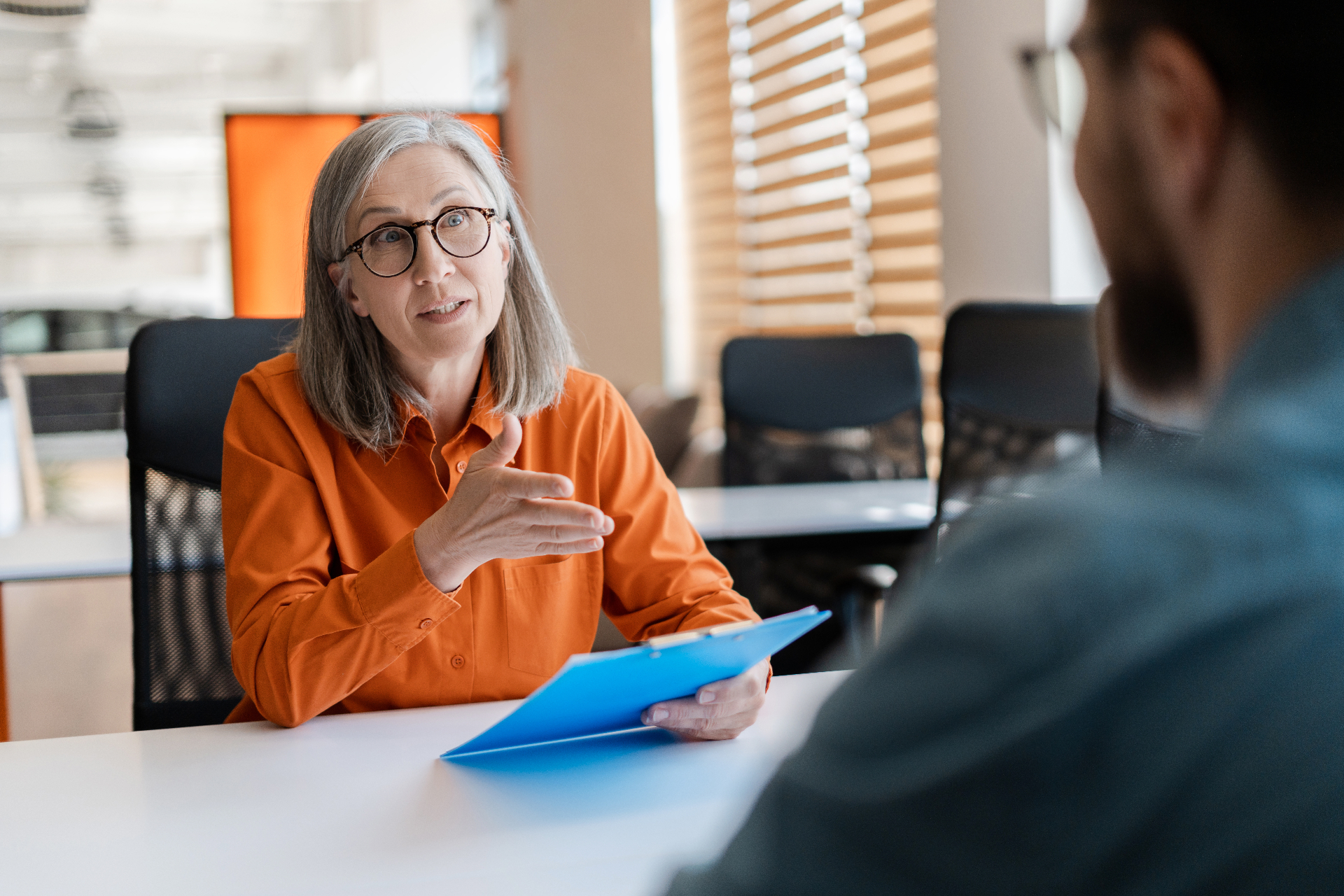 Manager and employee in a structured performance review meeting